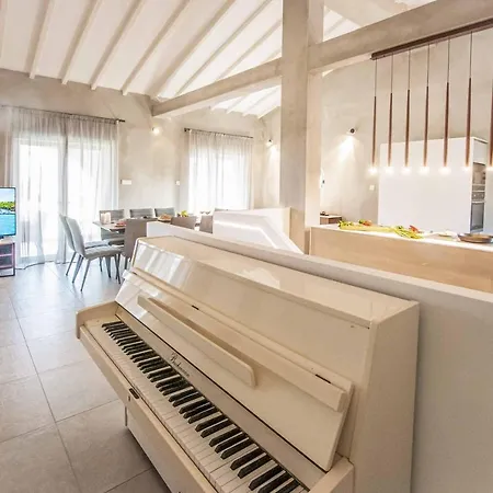 Villa Art House By The Sea Protaras